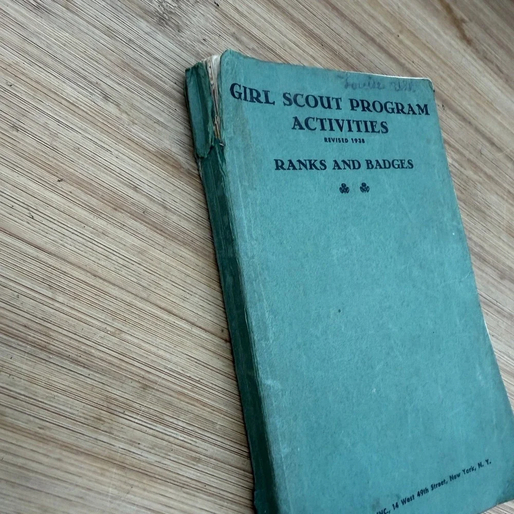 VINTAGE GIRL SCOUT - 1938 PROGRAM ACTIVITIES - RANKS AND BADGES‎ BOOK
